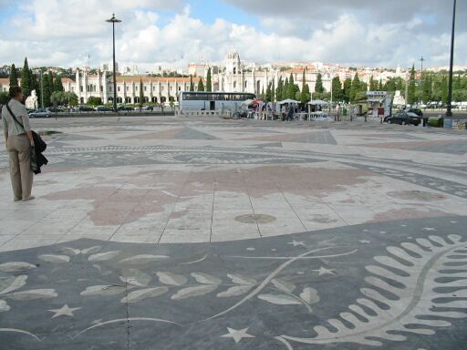 �����̃��j�������g�O�̍L��